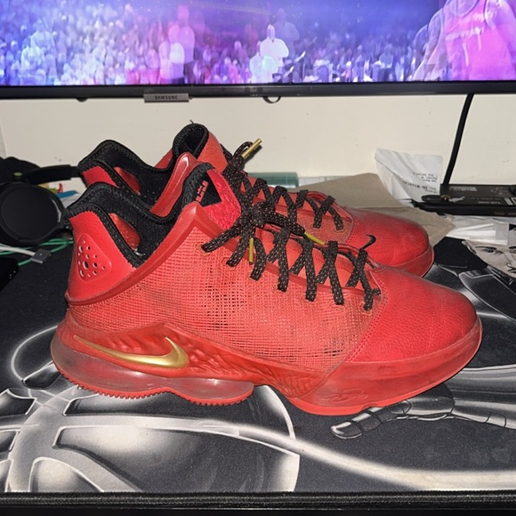 Used Nike LeBron 19 low light crimson (can offer) main image 4